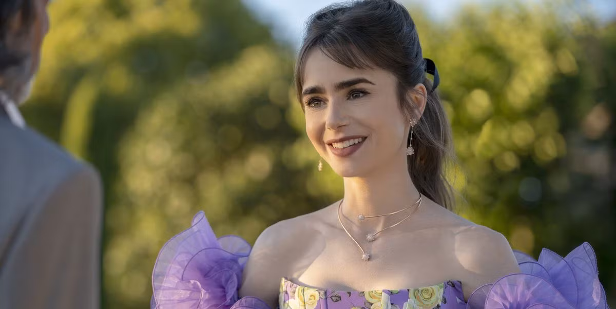 Emily đã nói lời tạm biệt chuyện tình cảm rắc rối vào cuối mùa ba.