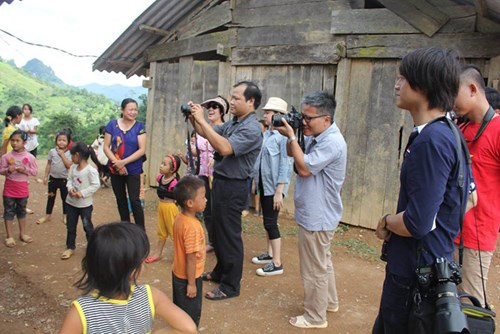 Giáo sư Ngô Bảo Châu 'đứng lớp' ở bản vùng cao ảnh 6
