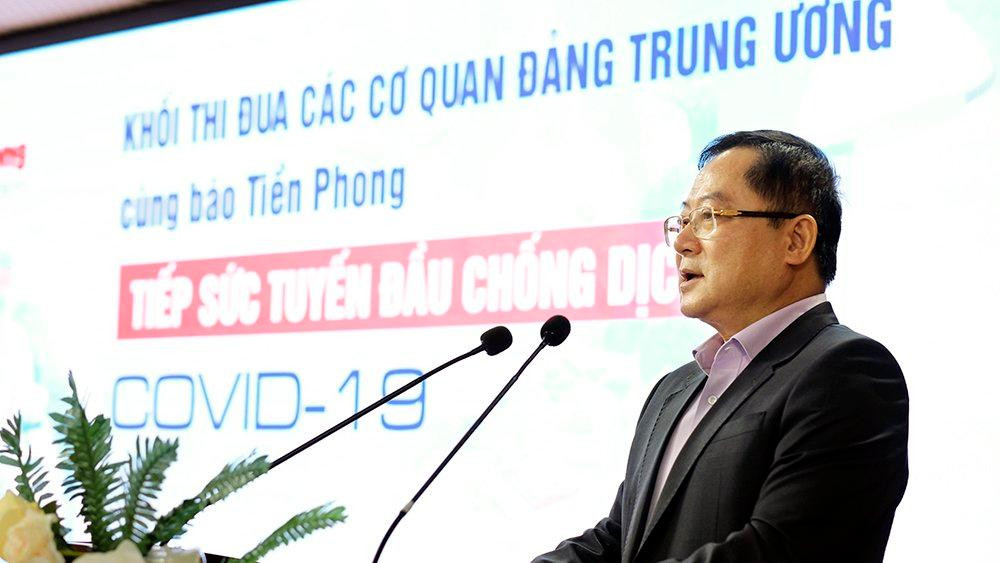 Thay mặt Ban tổ chức chương trình, Nhà báo Lê Xuân Sơn – Tổng Biên tập báo Tiền Phong, Trưởng Ban tổ chức gửi lời cảm ơn tới các đồng chí lãnh đạo, các cán bộ nhân viên Khối Thi đua các cơ quan Đảng Trung ương đã dành tặng món quà ý nghĩa, kịp thời cho chương trình, cho đơn vị thụ hưởng là Bệnh viện Dã chiến 3 tầng số 16 của TPHCM. Thay mặt Ban tổ chức chương trình, Nhà báo Lê Xuân Sơn – Tổng Biên tập báo Tiền Phong, Trưởng Ban tổ chức gửi lời cảm ơn tới các đồng chí lãnh đạo, các cán bộ nhân viên Khối Thi đua các cơ quan Đảng Trung ương đã dành tặng món quà ý nghĩa, kịp thời cho chương trình, cho đơn vị thụ hưởng là Bệnh viện Dã chiến 3 tầng số 16 của TPHCM.