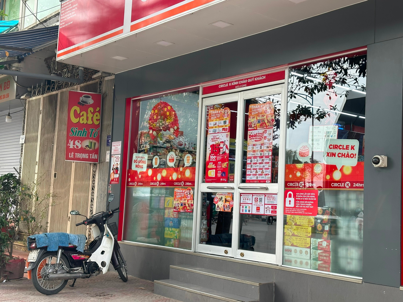 Các cửa hàng tiện lợi, cửa hàng 24h mở cửa xuyên Tết