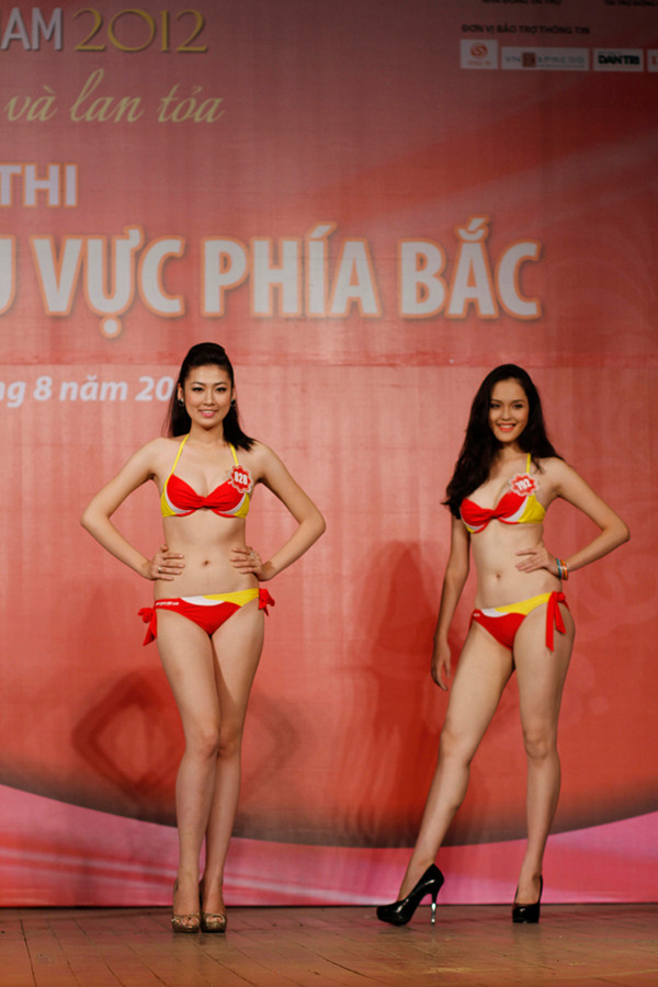 Thí sinh dự thi hoa hậu nóng bỏng trong trang phục áo tắm. Thí sinh dự thi hoa hậu nóng bỏng trong trang phục áo tắm