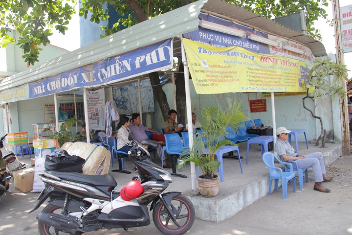 Đại lý bán vé xe khách của anh Phú