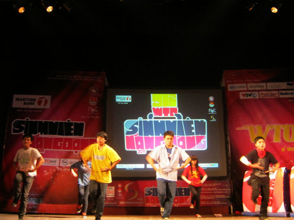 Tiết mục Hiphop sôi nổi đến từ ĐH Ngoại thương đã “khuấy” động hội trường