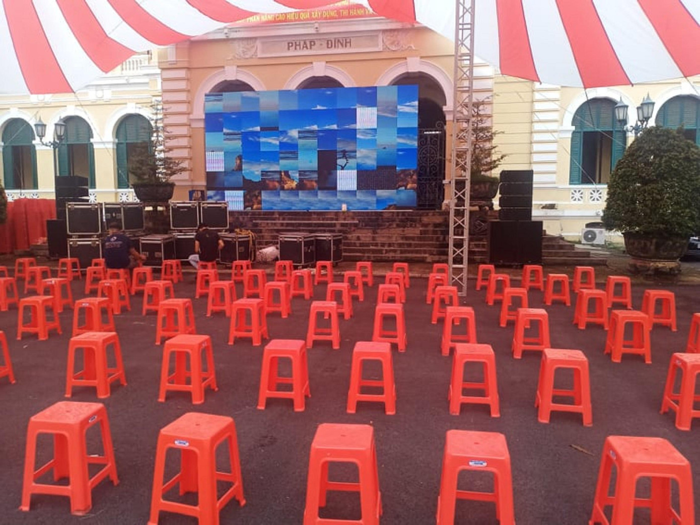 Đến 17h ngày 24/11, công tác chuẩn bị cho phiên tòa đã hoàn tất. Ảnh: Tân Châu Đến 17h ngày 24/11, công tác chuẩn bị cho phiên tòa đã hoàn tất. Ảnh: Tân Châu