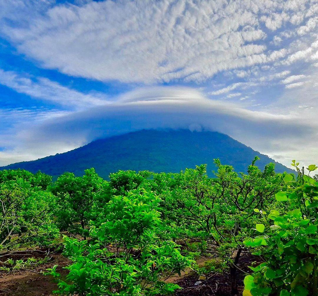 'Nón mây' trên đỉnh núi Bà Đen năm 2021.