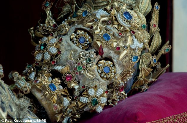 Hàng ngàn bộ xương được đào lên từ hầm mộ La Mã vào thế kỷ 16 trong các thị trấn xung quanh Đức, Áo và Thụy Sĩ trên các đơn đặt hàng của Vatican