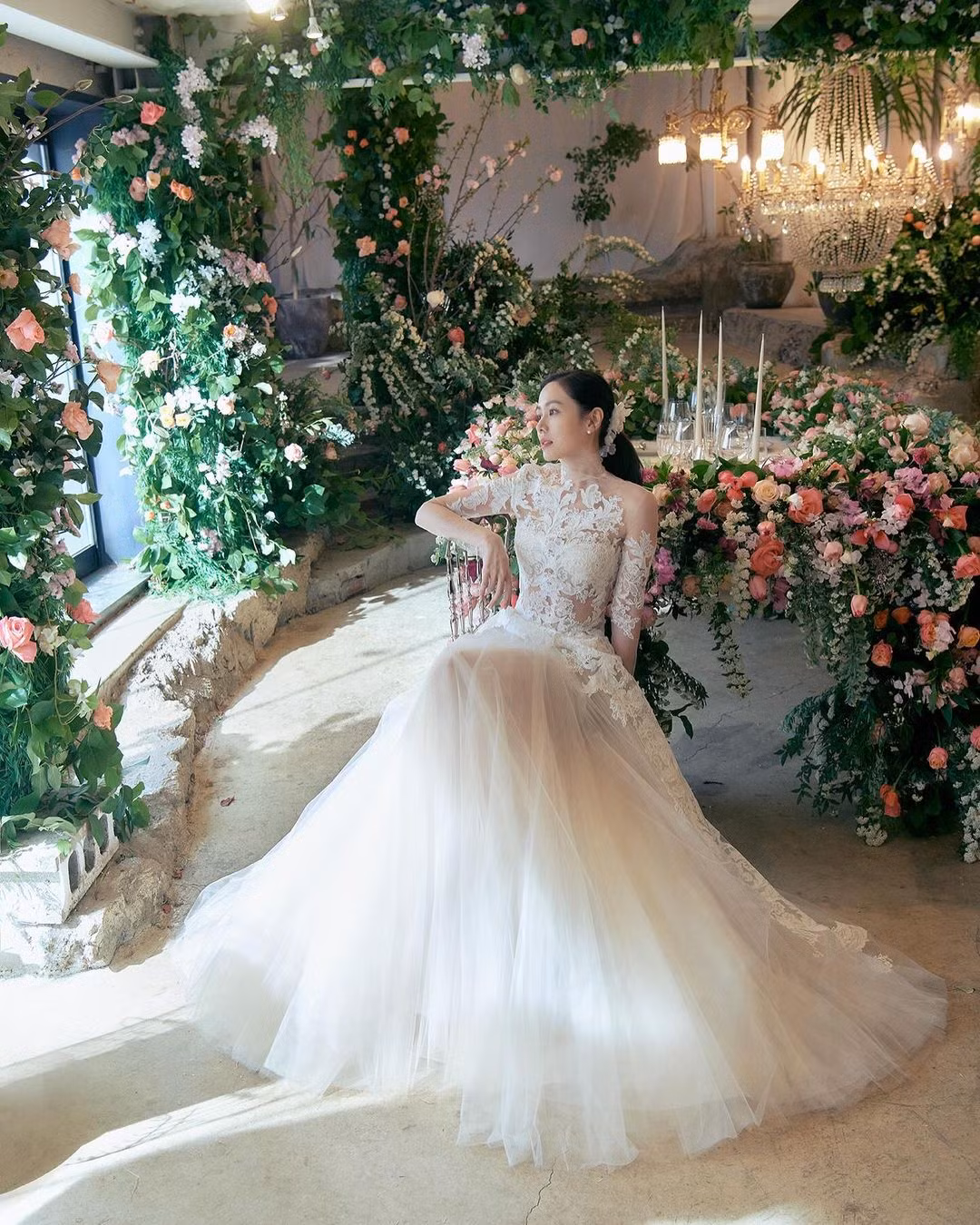 Son Ye Jin đăng ảnh cưới chưa từng công bố nhân kỷ niệm 2 năm về chung nhà với Hyun Bin. Ảnh: IG.