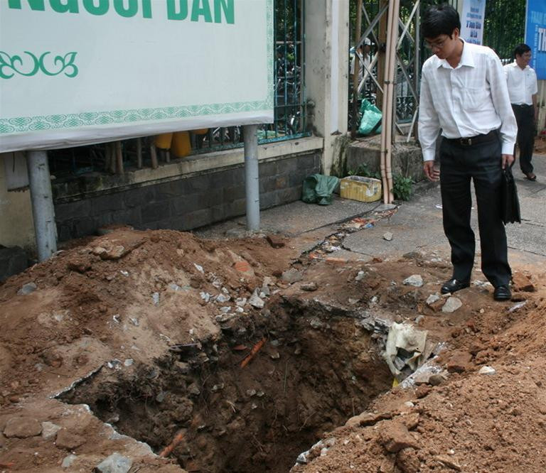 Hiện trường vụ trộm cáp quang - ảnh Nguyễn Thanh Hiện trường vụ trộm cáp quang - ảnh Nguyễn Thanh