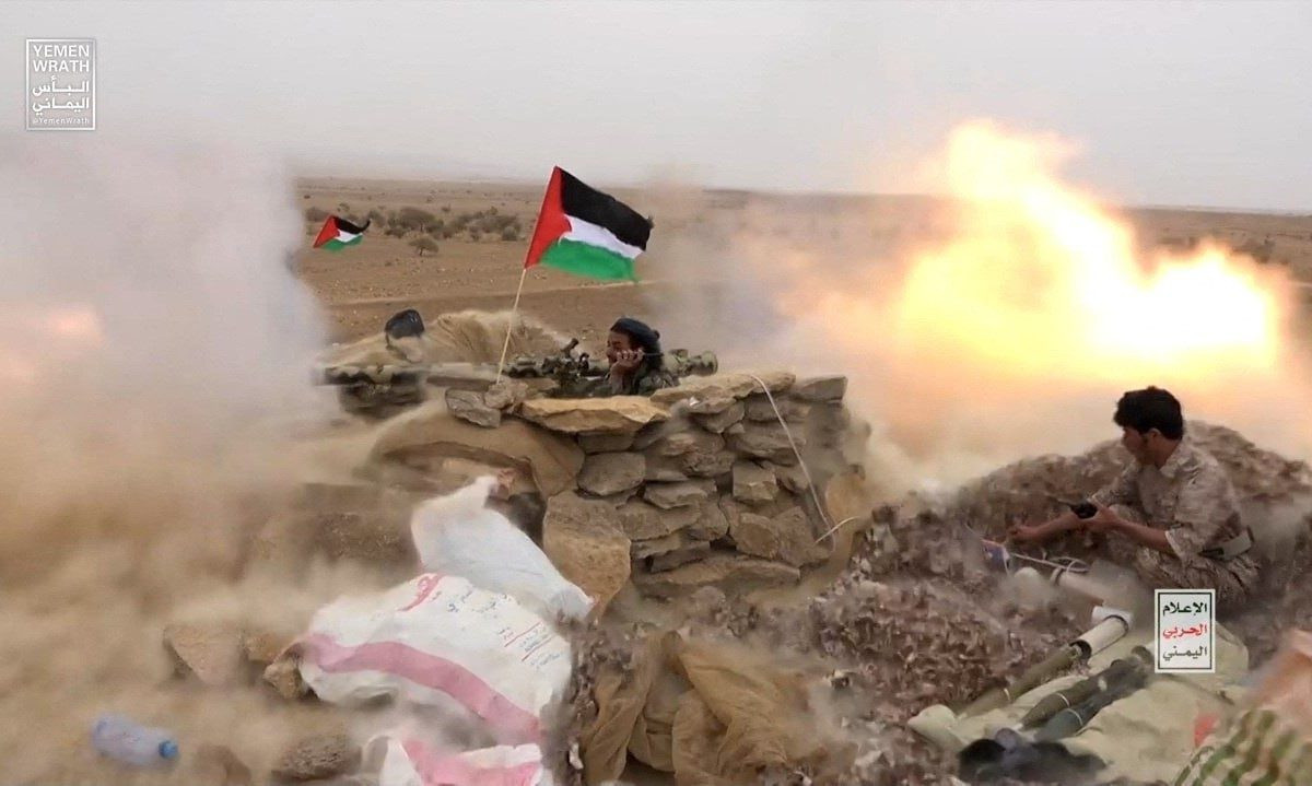 Các chiến binh Houthi bắn lựu đạn chống tăng trong một cuộc tập trận quân sự gần Sanaa, Yemen, ngày 30/10/2023. Ảnh: Houthi Media Center. Các chiến binh Houthi bắn lựu đạn chống tăng trong một cuộc tập trận quân sự gần Sanaa, Yemen, ngày 30/10/2023. Ảnh: Houthi Media Center.