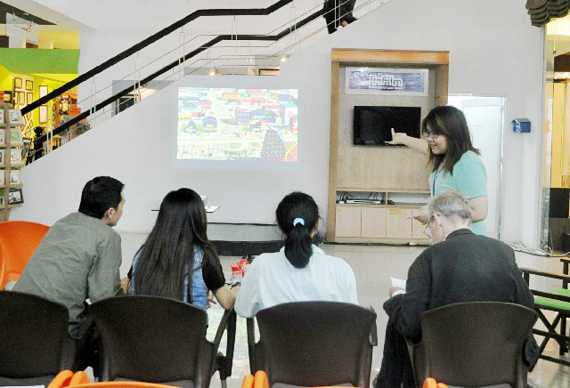 Các bạn trẻ hào hứng khám phá “cách nhìn phim ngắn” 