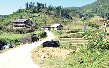 Bản Cỏi - nơi có tục cạy cửa... ngủ thăm.