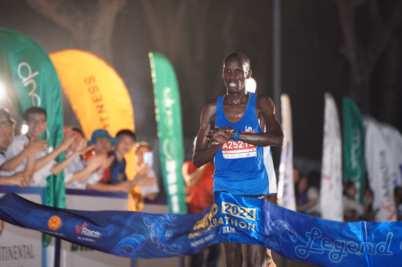 VĐV người Kenya vô địch giải Tay Ho Half Marathon 2024