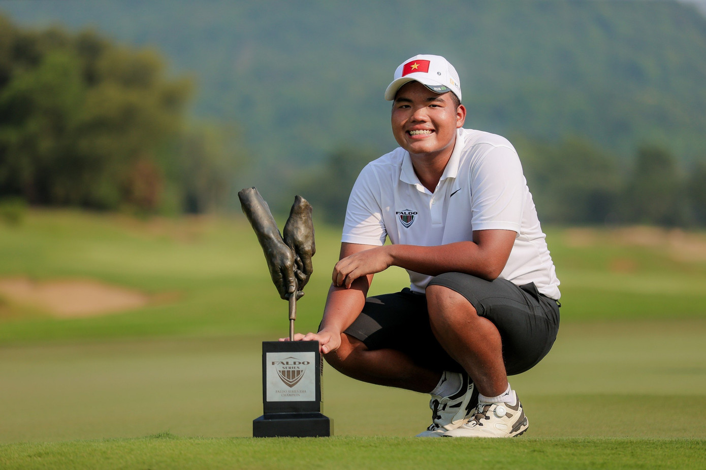 Nguyễn Đức Sơn giành chiến thắng kịch tính Faldo Series Asia 2024. Ảnh: VGA Nguyễn Đức Sơn giành chiến thắng kịch tính Faldo Series Asia 2024. Ảnh: VGA