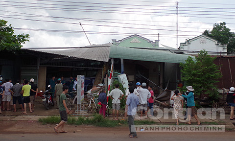 Hãi hùng xe giường nằm ủi bay 4 nhà dân ảnh 8