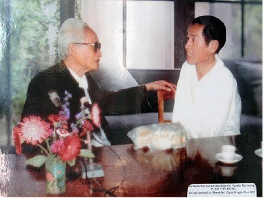 Trong một lần gặp nguyên Thủ tướng Phạm Văn Đồng tại quê hương Hải Thanh, Hải Hậu, Nam Định. Trong một lần gặp nguyên Thủ tướng Phạm Văn Đồng tại quê hương Hải Thanh, Hải Hậu, Nam Định.