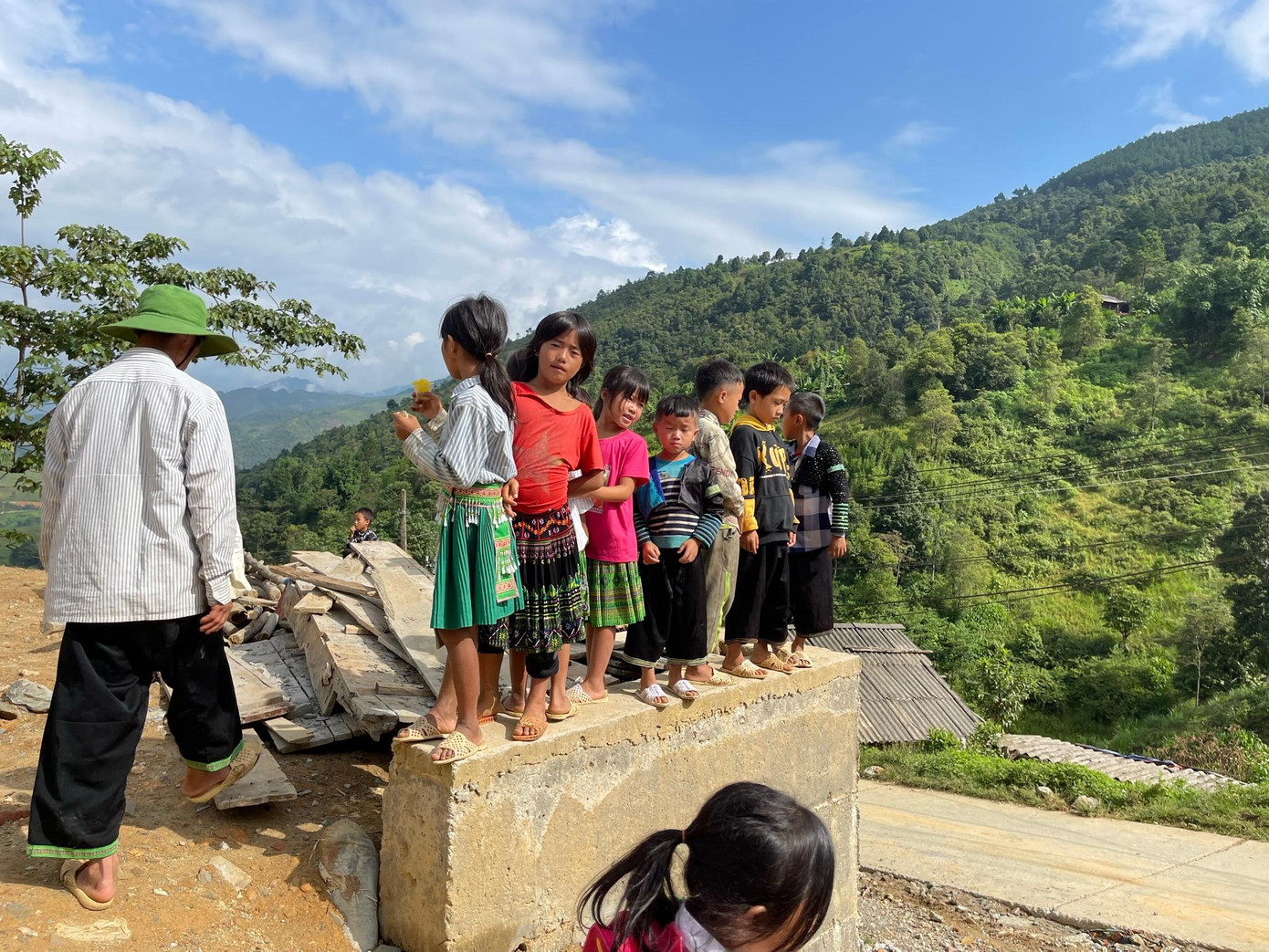 Học sinh vùng cao luôn cần sự chia sẻ của cộng đồng