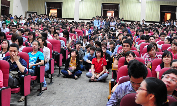 Hai diễn giả cũng chia sẻ về bí quyết thành công bằng cách nói về những thất bại và ứng xử đối với thất bại. Anh Việt Anh nhấn mạnh “nỗ lực của cá nhân là yếu tố tiên quyết nếu muốn thành công”. “nhiều bạn sinh viên ra trường, đặc biệt là sinh viên CNTT đều muốn xây dựng sự nghiệp kinh doanh riêng. Điều này rất đáng khuyến khích, tuy nhiên các bạn nên cân nhắc thực lực của mình. Để thành công, cần thực sự yêu công việc, yêu nghề mình làm mà trong tình yêu có lúc hạnh phúc, nhưng có lúc cũng rất đau khổ”.