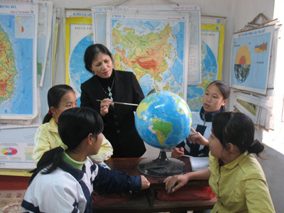 Dù giáo dục được xem là quốc sách hàng đầu nhưng nghề giáo chưa được đãi ngộ tương xứng. Ảnh: QH