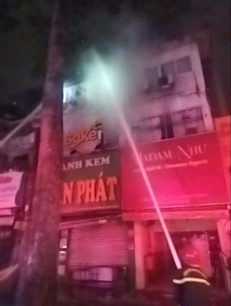 Vụ cháy tiệm bánh kem ở TPHCM: 4 bệnh nhân phải thở máy ảnh 2