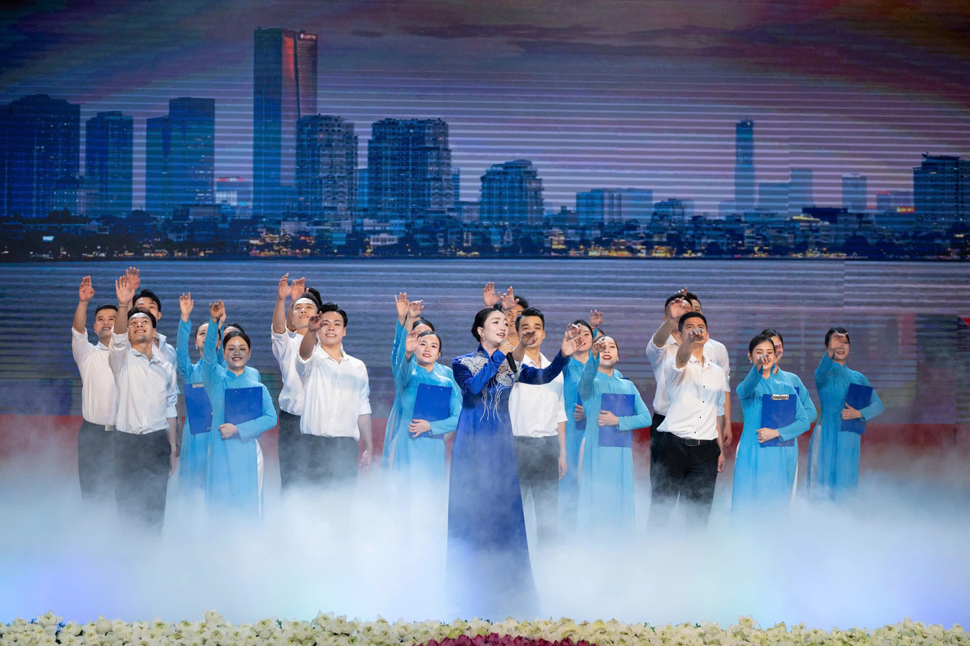 Văn nghệ chào mừng tại lễ công bố.