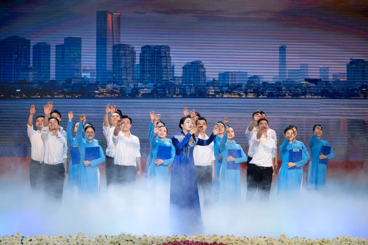Văn nghệ chào mừng tại lễ công bố.
