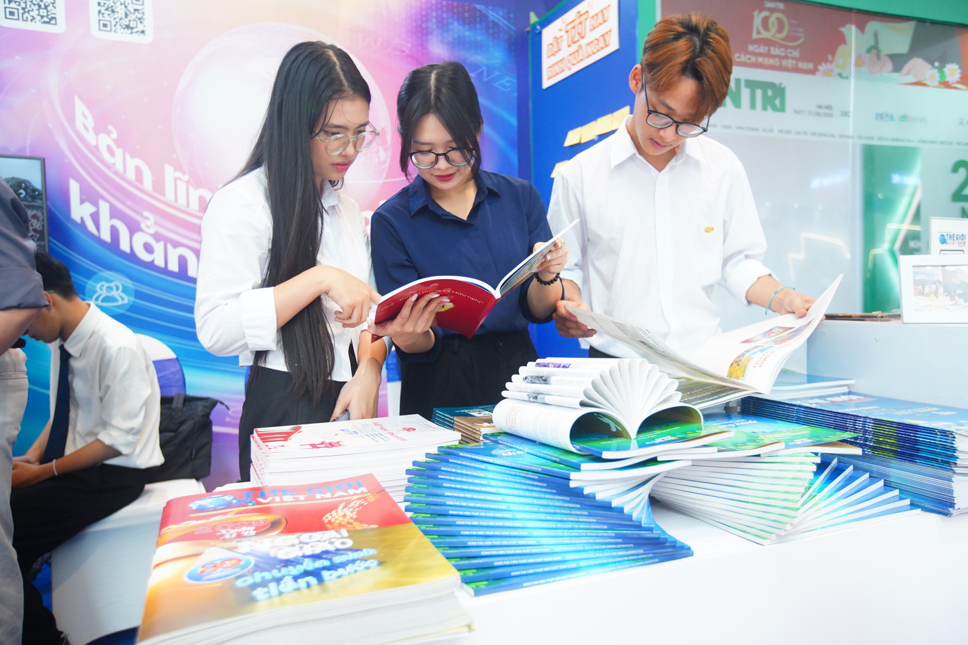 Hội báo toàn quốc 2025 đang diễn ra tại Trung tâm Hội nghị quốc gia Mỹ Đình kỷ niệm 100 năm Ngày Báo chí Cách mạng Việt Nam. Ảnh: Duy Phạm. Hội báo toàn quốc 2025 đang diễn ra tại Trung tâm Hội nghị quốc gia Mỹ Đình kỷ niệm 100 năm Ngày Báo chí Cách mạng Việt Nam. Ảnh: Duy Phạm.