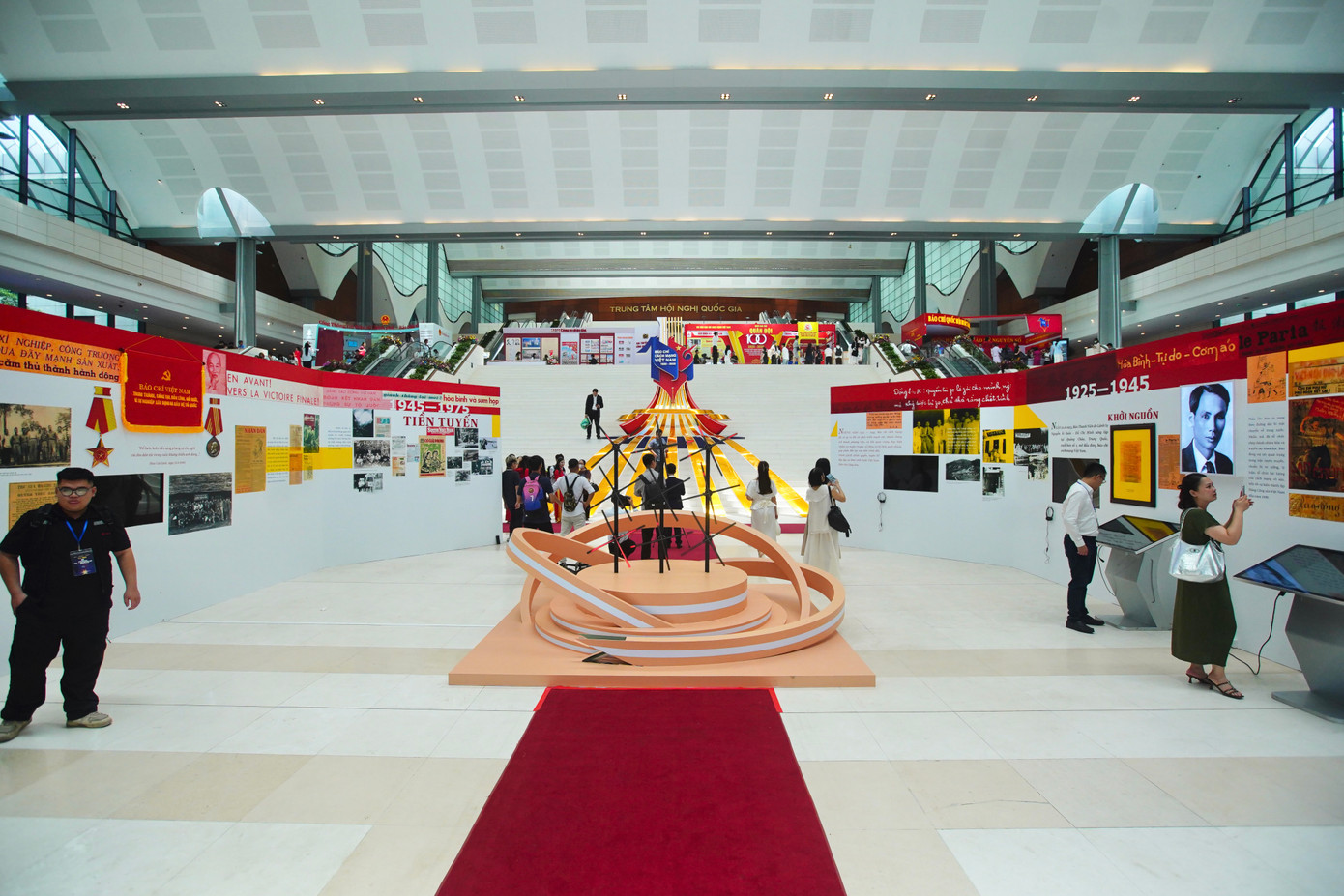 Điểm nhấn đặc biệt tại Hội Báo toàn quốc năm nay chính là không gian Bảo tàng Báo chí số - một không gian sáng tạo mang đến trải nghiệm hoàn toàn mới mẻ cho công chúng.