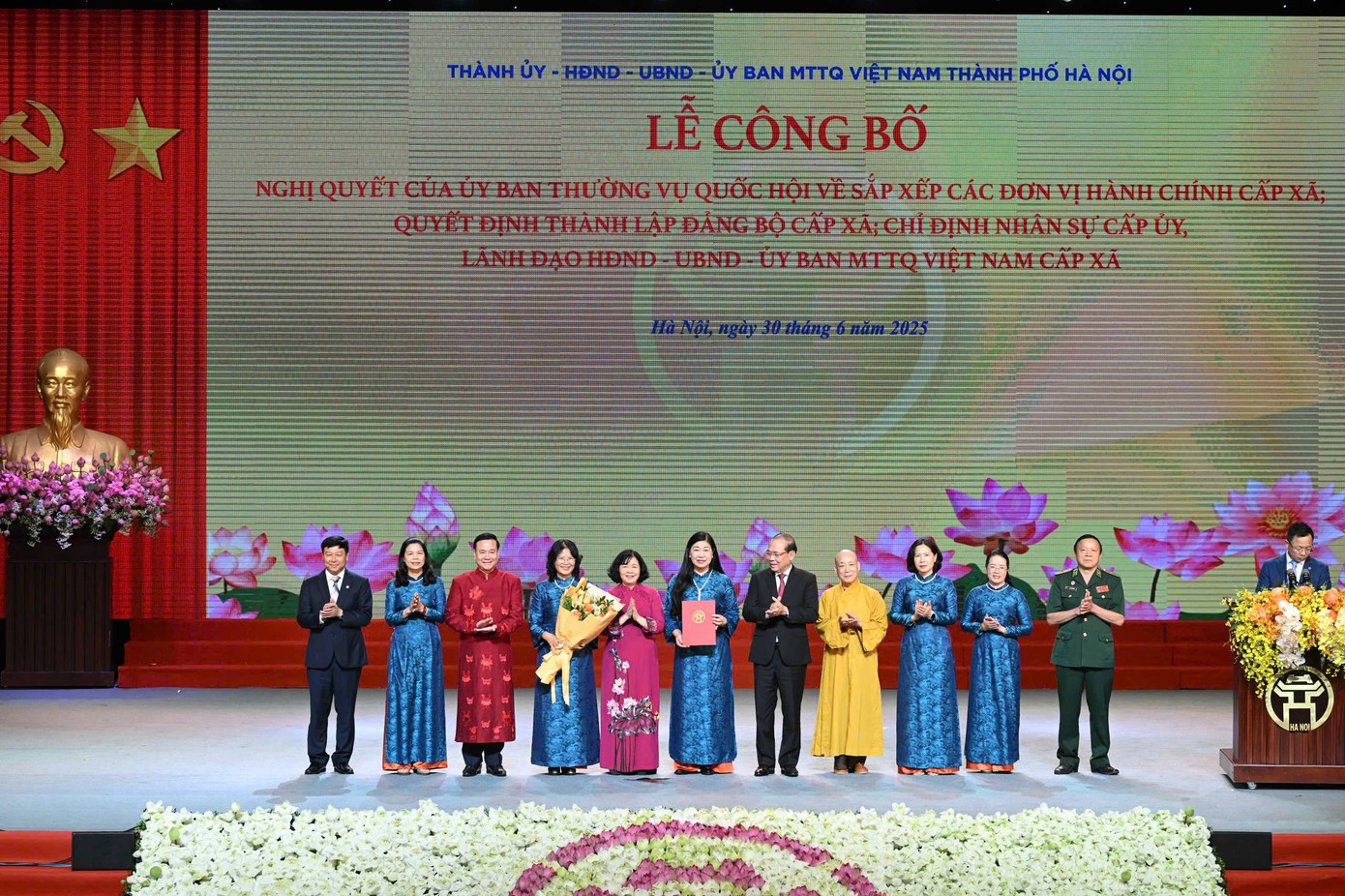 Ủy ban MTTQ TP. Hà Nội đón nhận quyết định của Ủy ban Trung ương MTTQ Việt Nam.