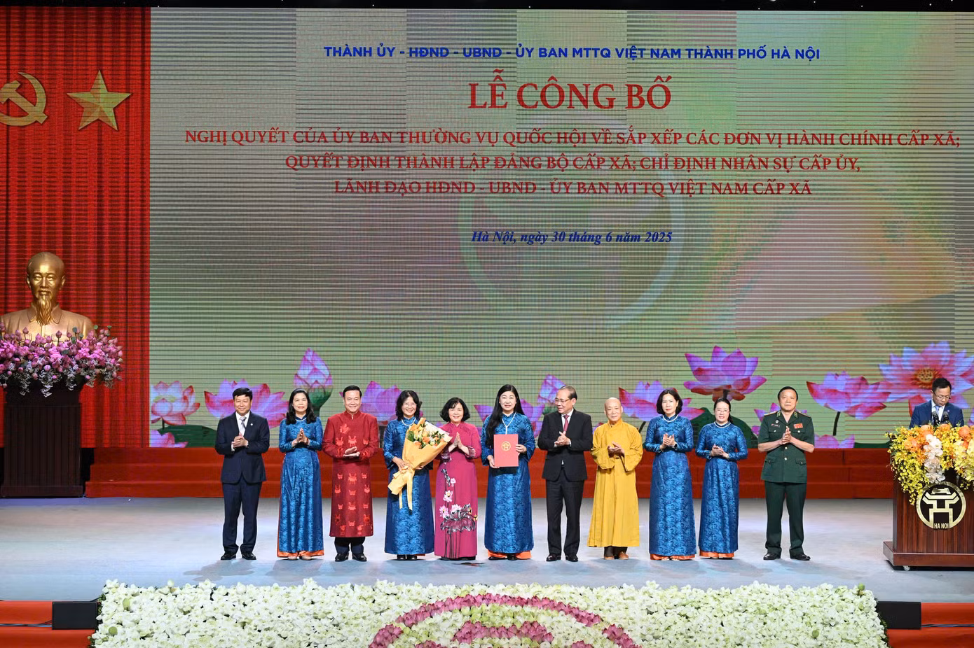 Ủy ban MTTQ TP. Hà Nội đón nhận quyết định của Ủy ban Trung ương MTTQ Việt Nam.