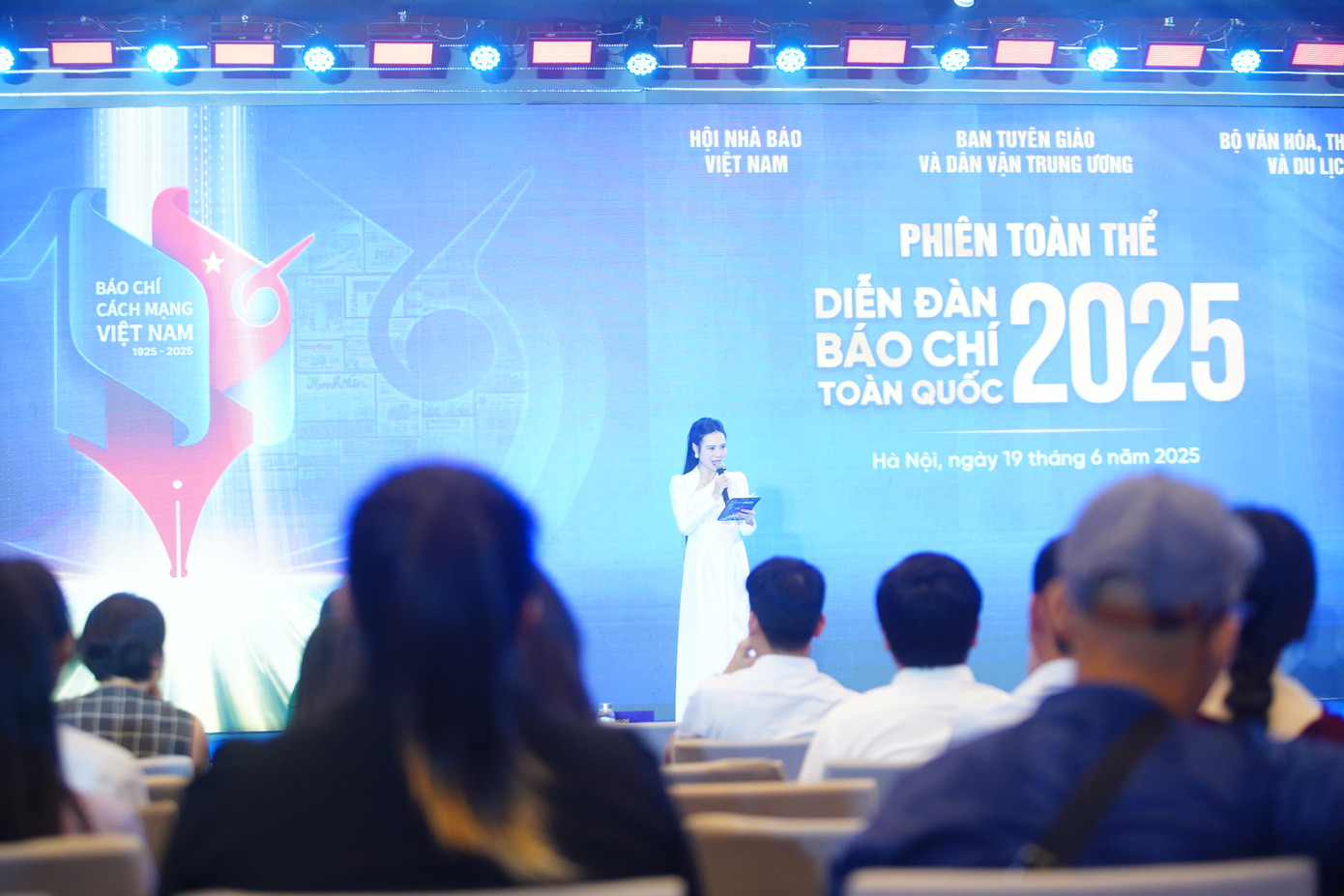 Hội báo toàn quốc 2025 đang diễn ra tại Trung tâm Hội nghị quốc gia Mỹ Đình kỷ niệm 100 năm Ngày Báo chí Cách mạng Việt Nam. Ảnh: Duy Phạm. Hội báo toàn quốc 2025 đang diễn ra tại Trung tâm Hội nghị quốc gia Mỹ Đình kỷ niệm 100 năm Ngày Báo chí Cách mạng Việt Nam. Ảnh: Duy Phạm.