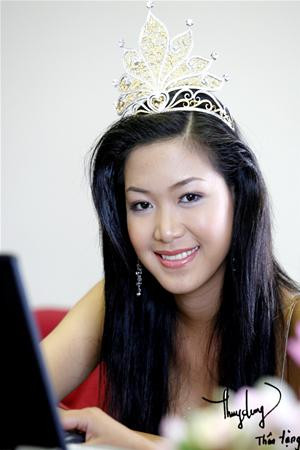 Hoa hậu Trần Thị Thùy Dung tặng bạn đọc TPO