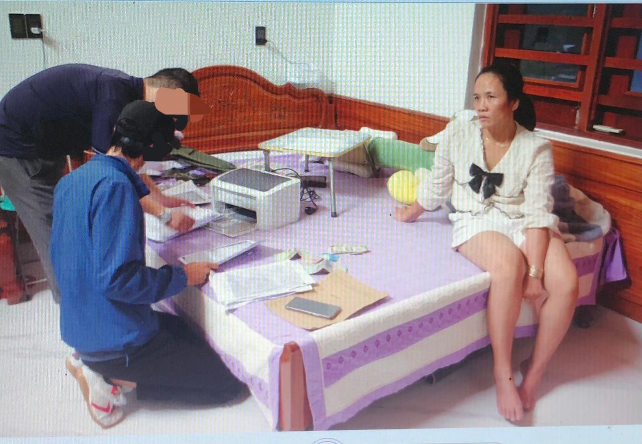 Đối tượng Võ Thị Hảo (Áo trắng)