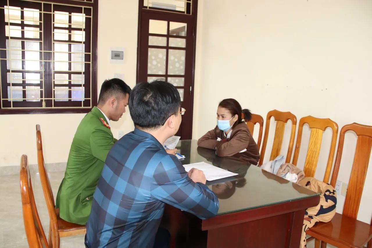 Đối tượng Trinh tại cơ quan công an. Đối tượng Trinh tại cơ quan công an.