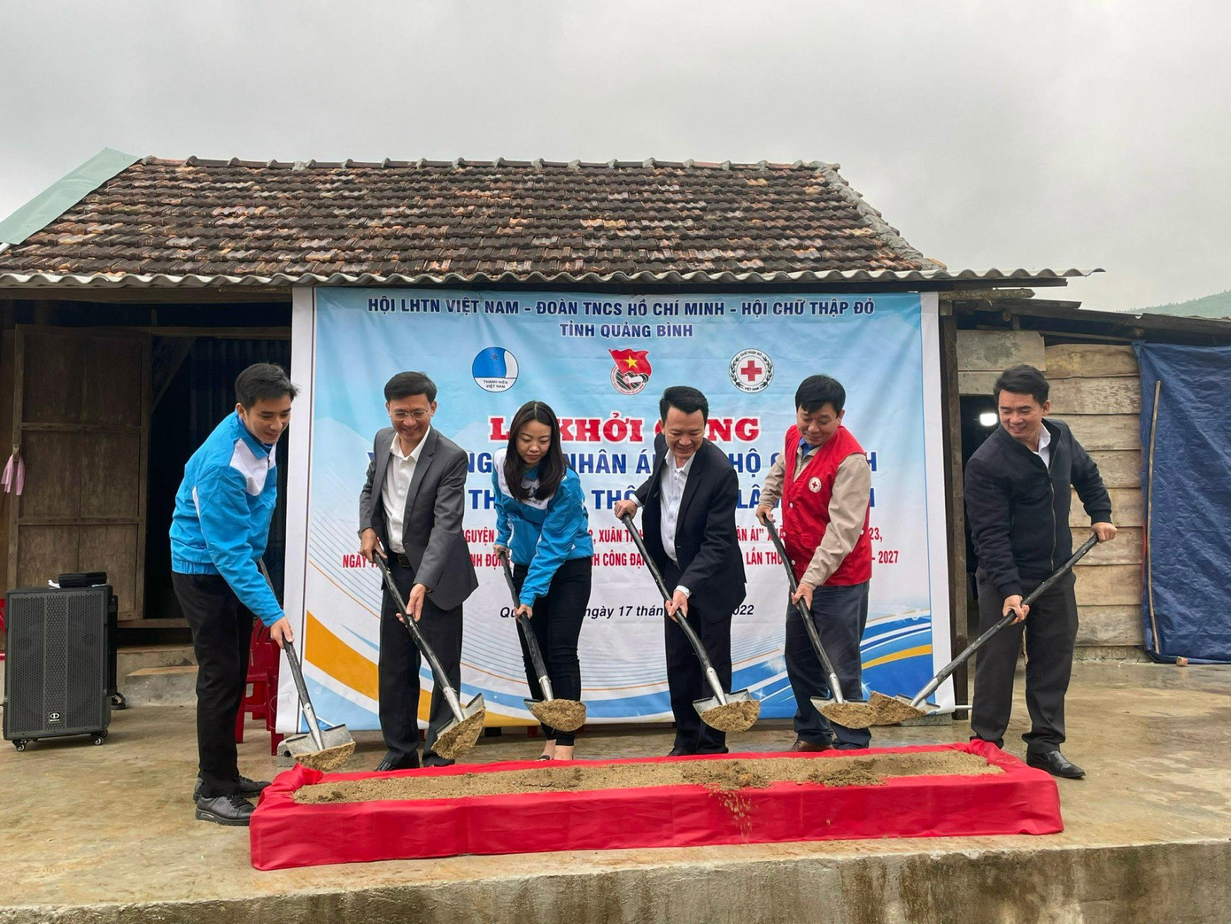 Khởi công xây dựng nhà tình nghĩa Khởi công xây dựng nhà tình nghĩa