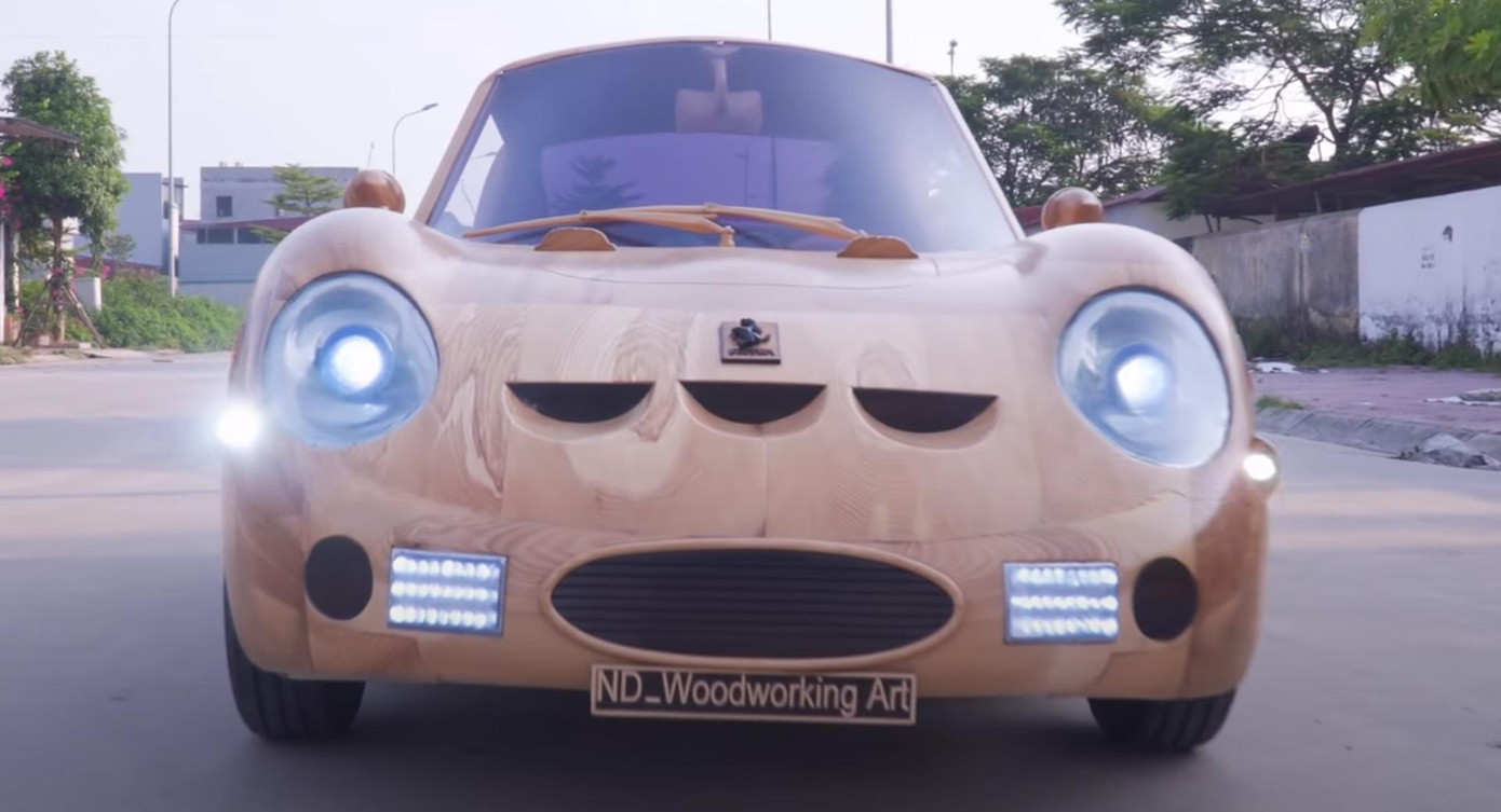 Chiếc xe được người thợ gia công rất tỉ mỉ qua hai giai đoạn quan trọng