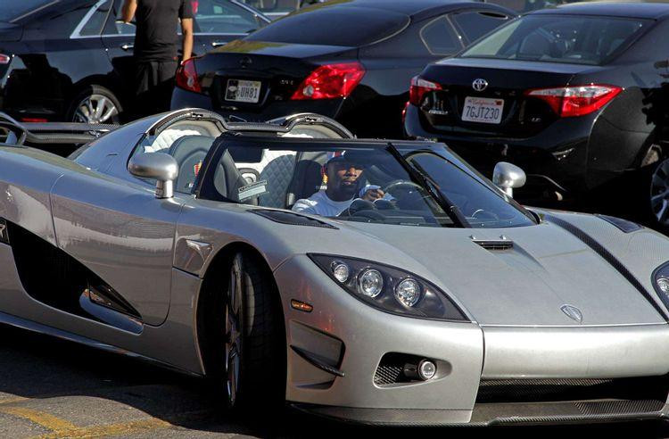Mayweather lựa chọn Koenigsegg CCXR Trevita là phương tiện đi lại của anh