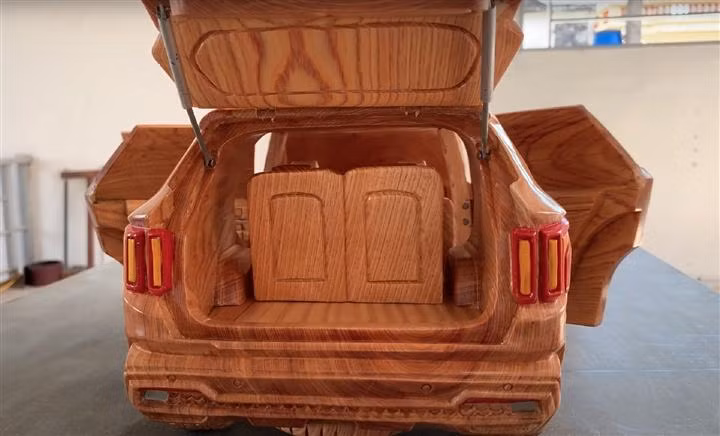 Mẫu SUV đặc biệt này được làm từ gỗ bách Phúc Kiến.