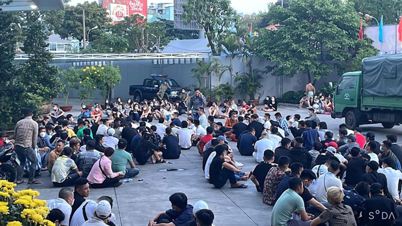 Hàng chục người dương tính với chất ma túy trong quán bar.