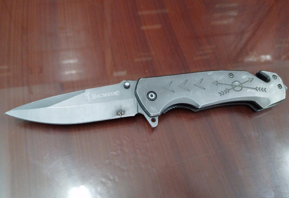 Con dao nhóm của Thuận dùng để uy hiếp nạn nhân. Con dao nhóm của Thuận dùng để uy hiếp nạn nhân.