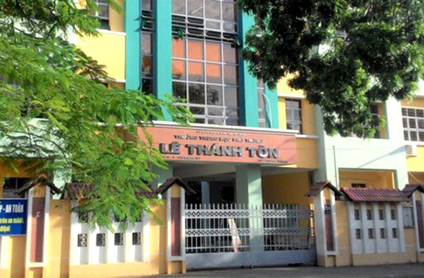 Trường học nơi em T. tử vong. Trường học nơi em T. tử vong.