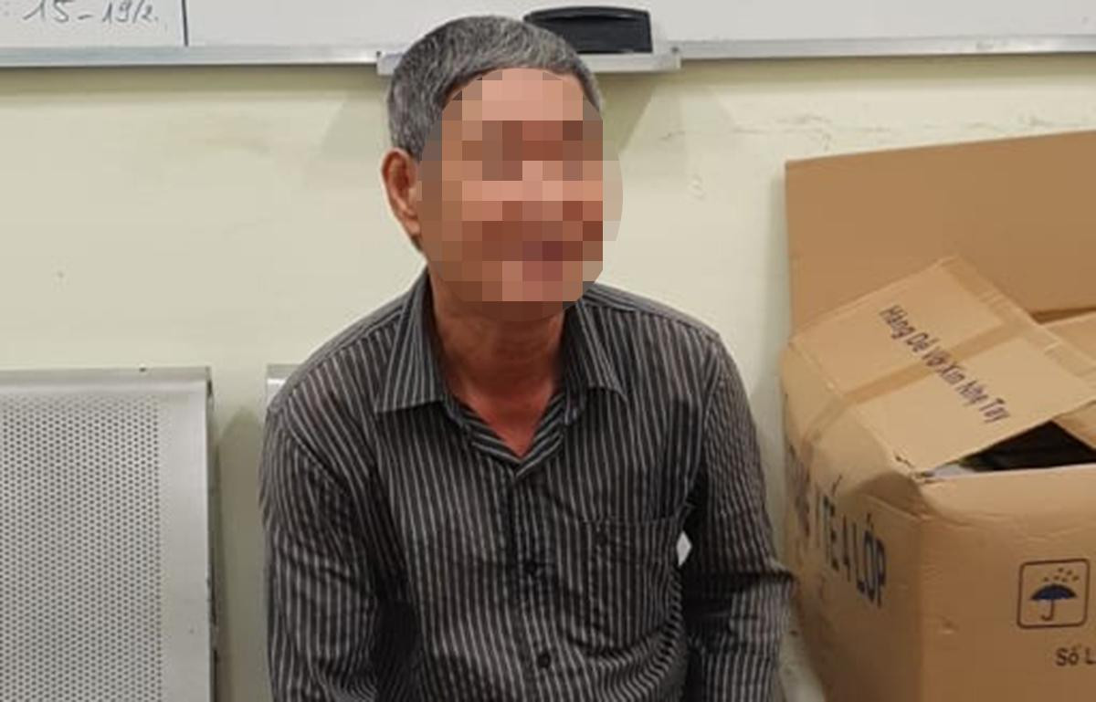 Tài xế xe ôm chở nam sinh làm việc với Công an. Tài xế xe ôm chở nam sinh làm việc với Công an.