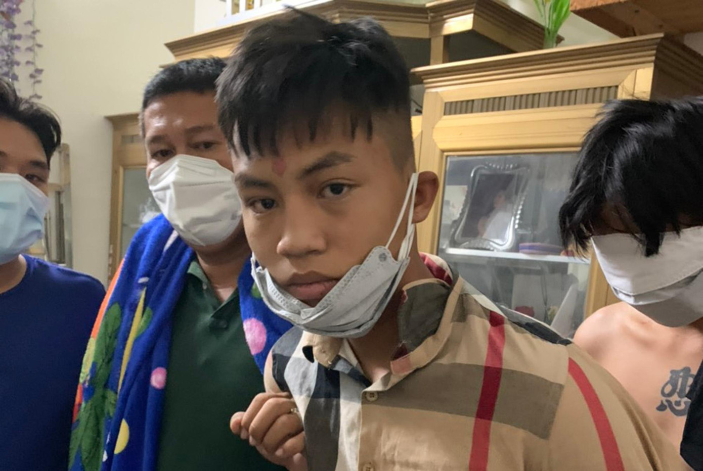 Ngô Nhật Thuận bị Công an bắt giữ. Ngô Nhật Thuận bị Công an bắt giữ.