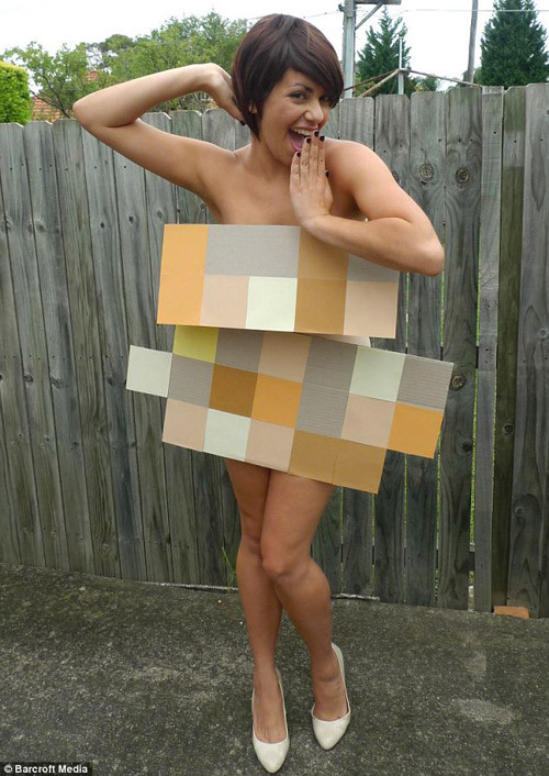 Kể cả khi đến chỗ làm hay di chuyển trên các phương tiện công cộng, cô gái đến từ Sydney vẫn giữ nguyên tạo hình đã chọn