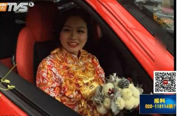 Cô dâu đeo 5kg vàng trong ngày cưới ảnh 3