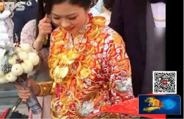 Cô dâu đeo 5kg vàng trong ngày cưới ảnh 6