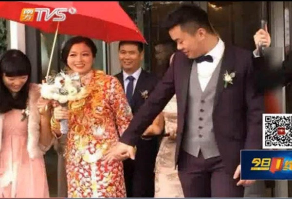 Cô dâu đeo 5kg vàng trong ngày cưới ảnh 2