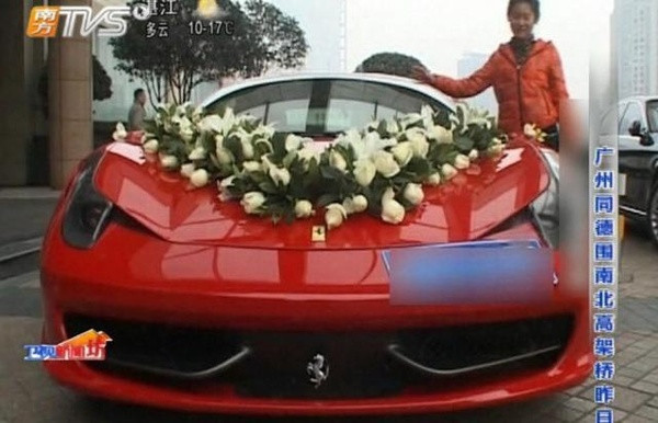 Cô dâu đeo 5kg vàng trong ngày cưới ảnh 1