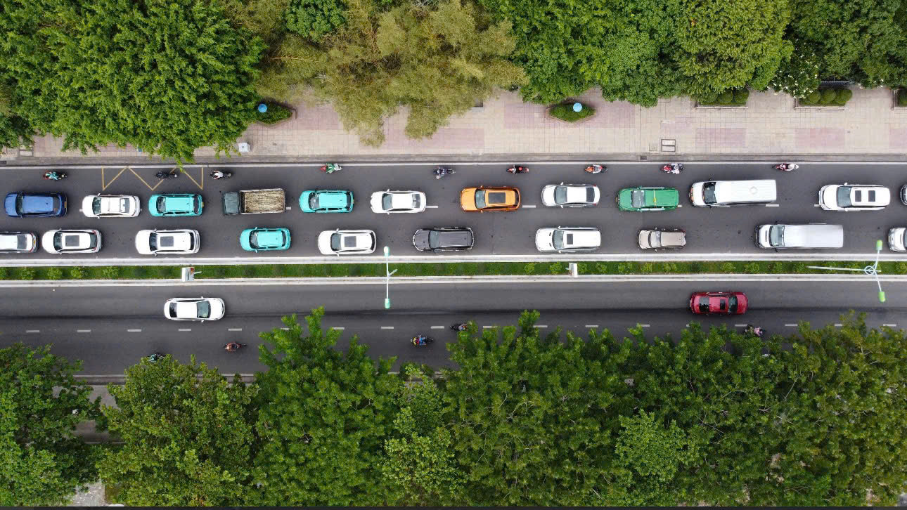 Trung tâm TP. Nha Trang thường xuyên kẹt xe vào giờ cao điểm.