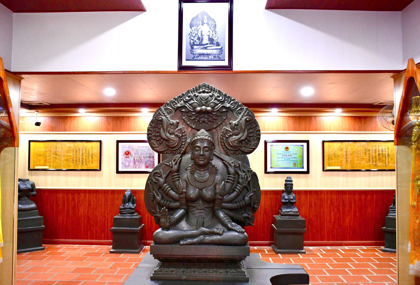 Tháp Bà Ponagar mở cửa đón khách quanh năm, vì vậy khi lên kế hoạch tới Nha Trang, du khách có thể ghé thăm nơi này bất cứ lúc nào.