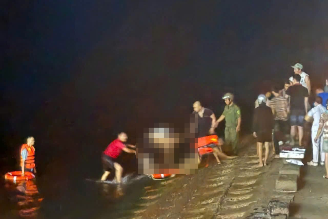 Hành động dũng cảm cứu người của nam thanh niên nhận được cơn mưa lời khen. Ảnh: MXH